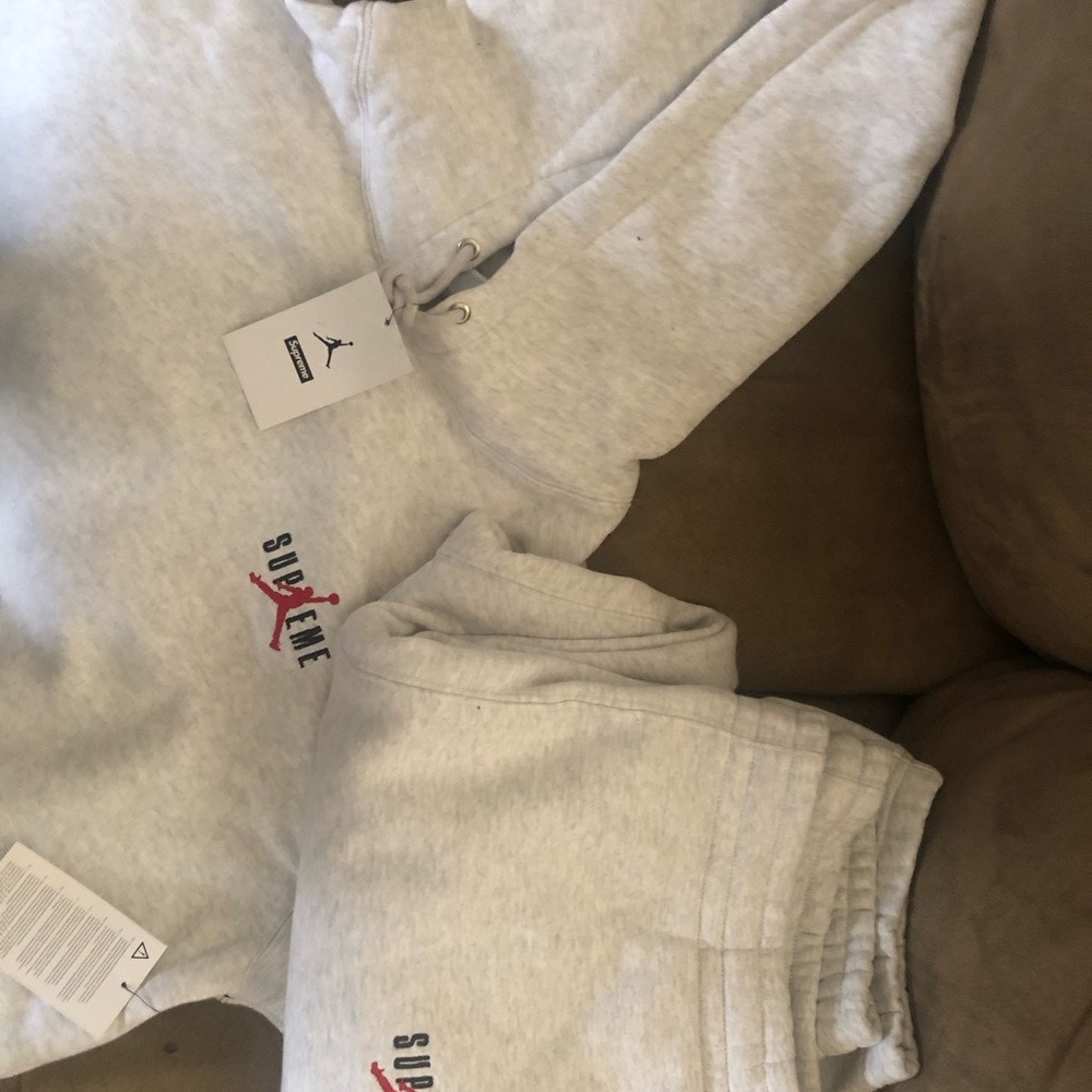 Supreme Men Gray Sweatsuit Pants Hoodie Heather Gray Large NWT